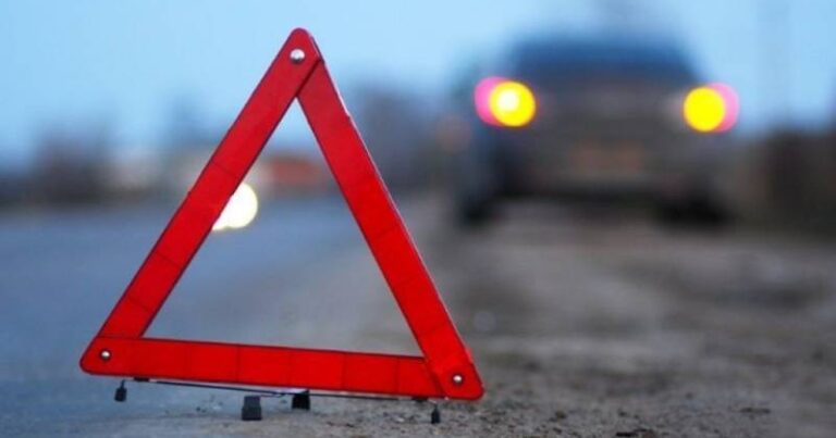 Mikroavtobusla minik maşını toqquşdu - xəsarət alanlar var - YENİLƏNİB